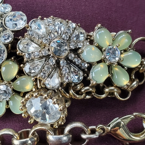 Betsey Johnson Iconic Flower & Gem Frontal Necklace - Picture 6 of 10